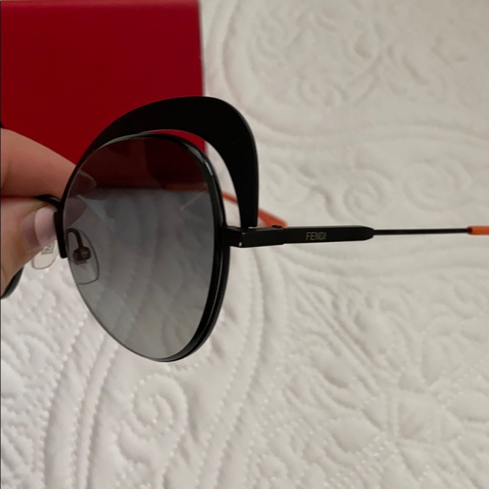 FENDI SUNGLASSES 🧡 - Picture 6 of 8